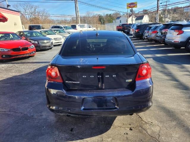 2011 Dodge Avenger 4dr Sdn Lux
